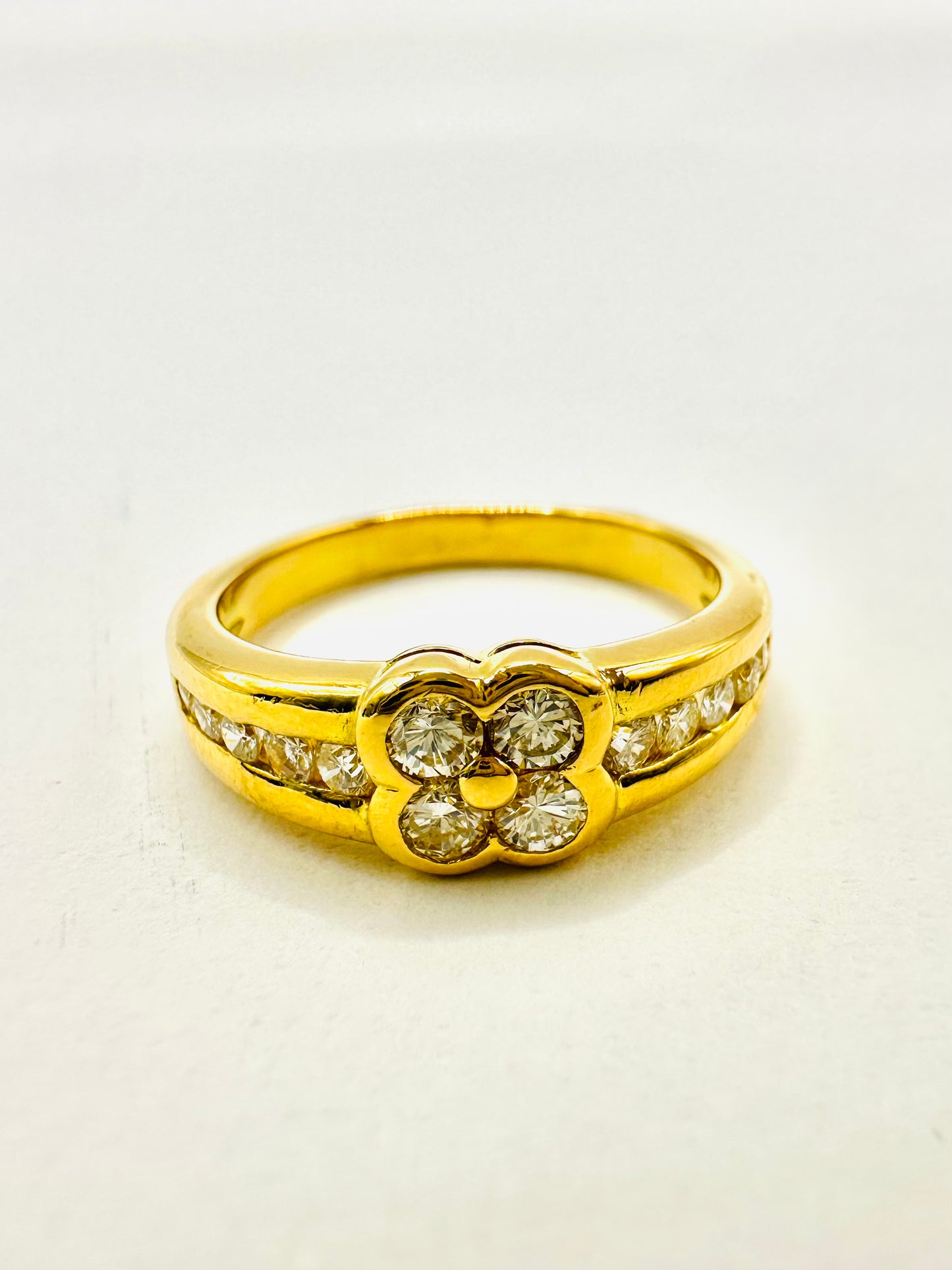 Bague en Or 18 Carats Sertie de Diamants