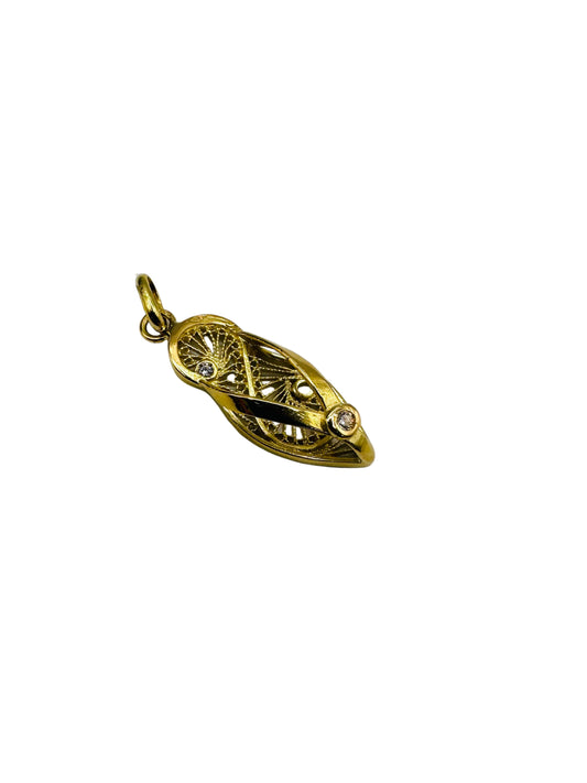 Pendentif tong / babouche en or 18 carats