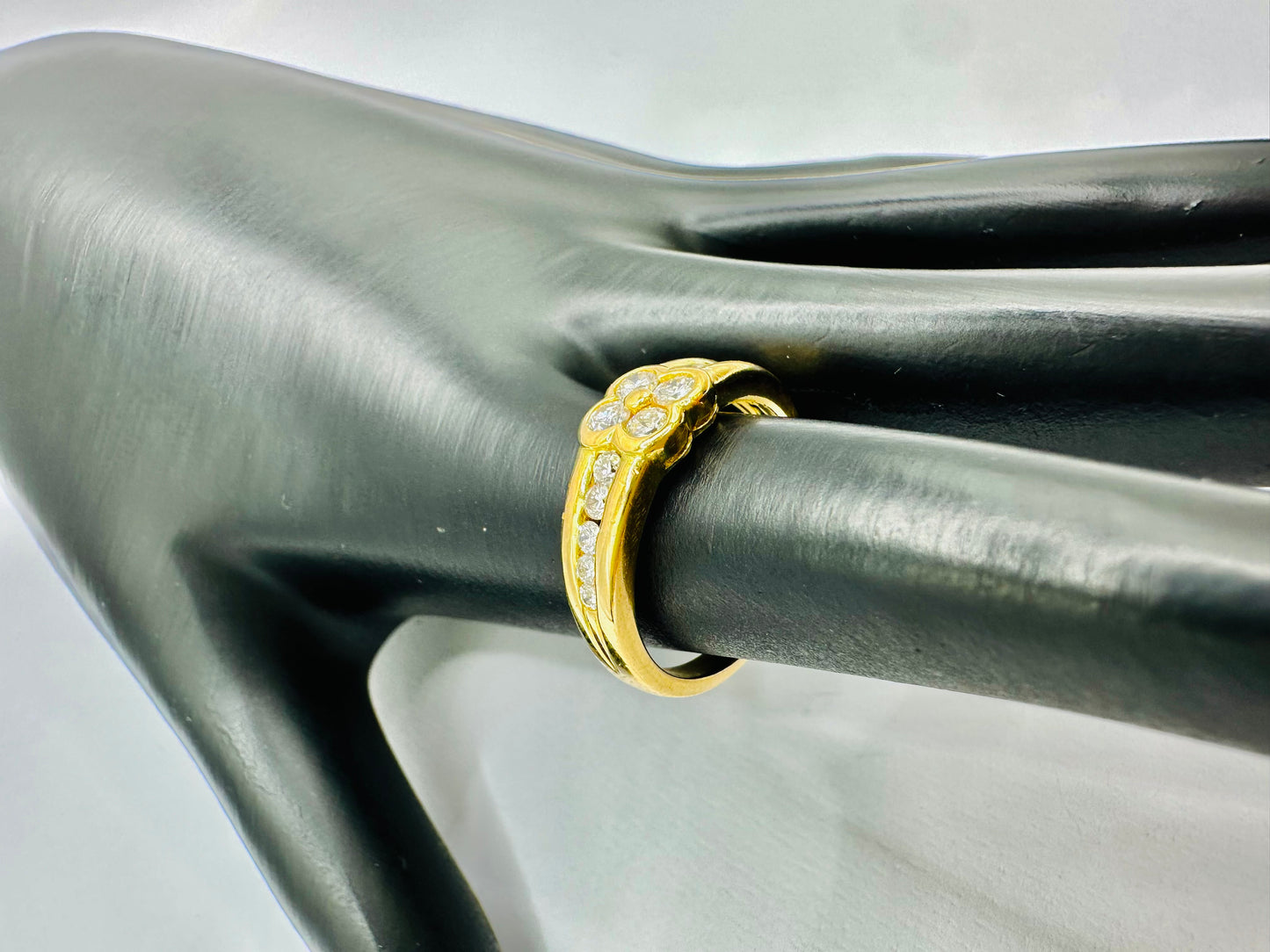 Bague en Or 18 Carats Sertie de Diamants