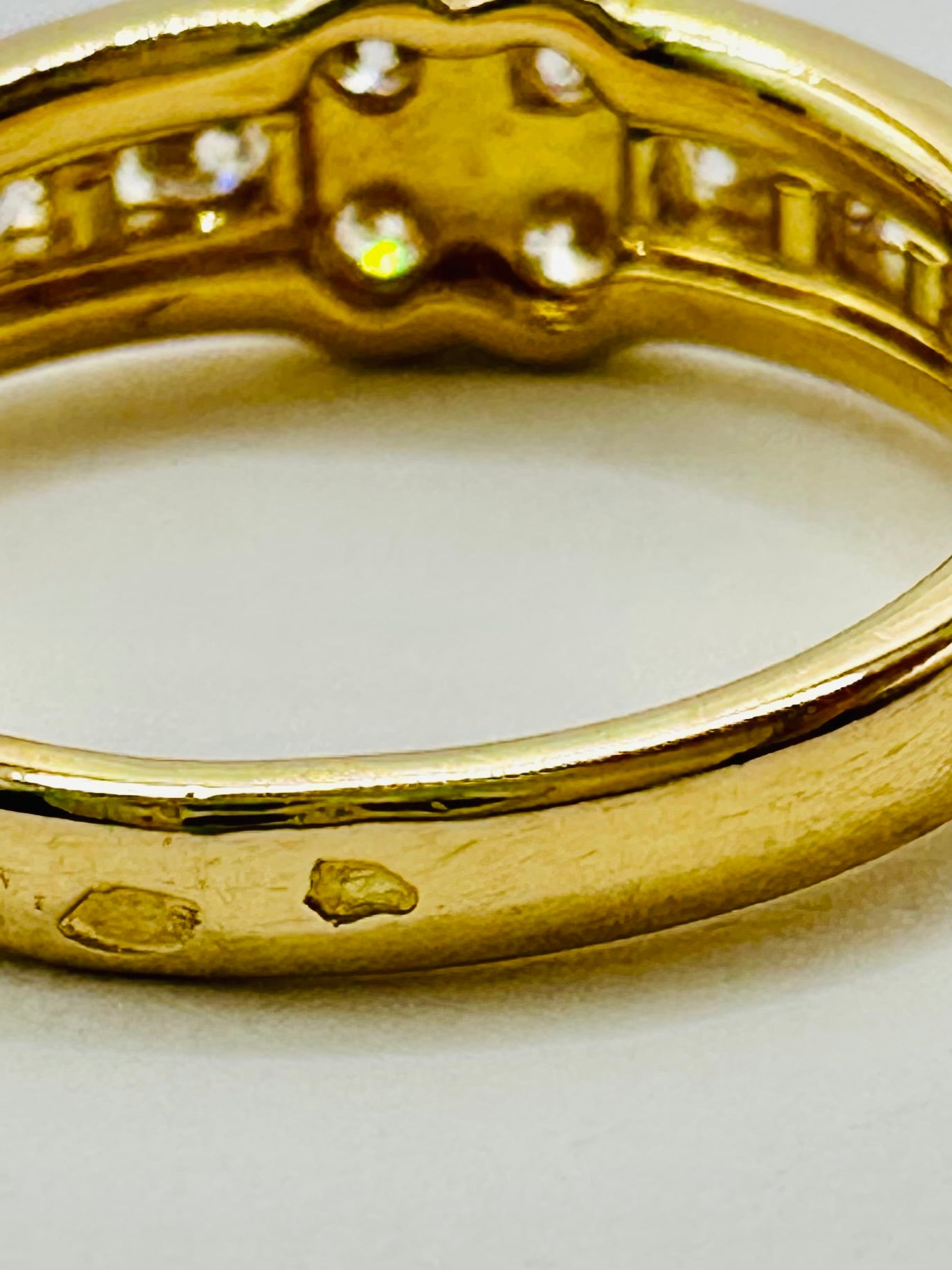 Bague en Or 18 Carats Sertie de Diamants