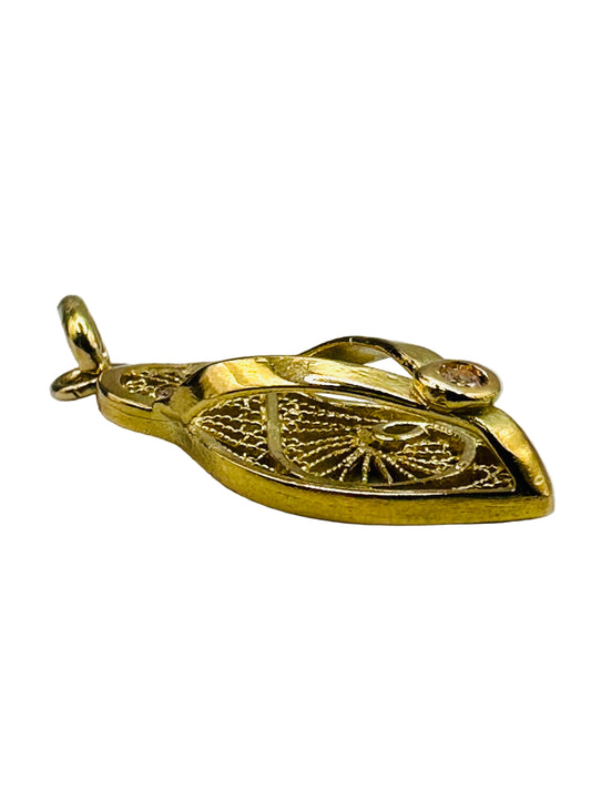 Pendentif tong / babouche en or 18 carats
