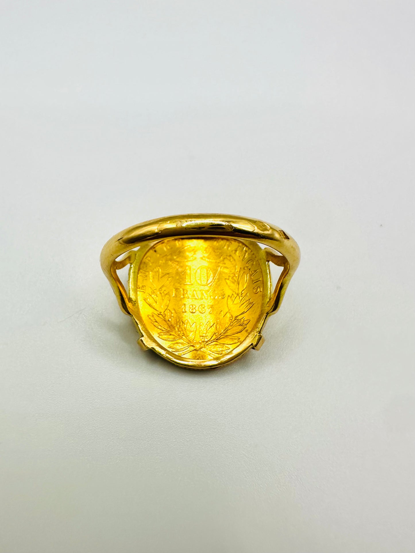 Bague Porte-Pièce Courbée “Napoléon 10 francs” – Or 18 et 21carats ~ 4 griffes