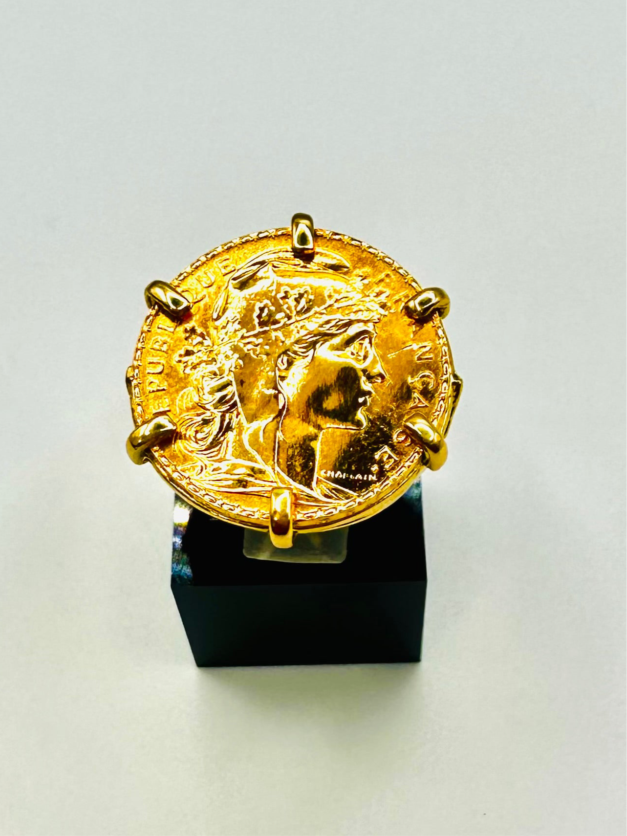 Bague Porte-Pièce “Marianne” – Or 18 et 22 carats ~ 6 griffes