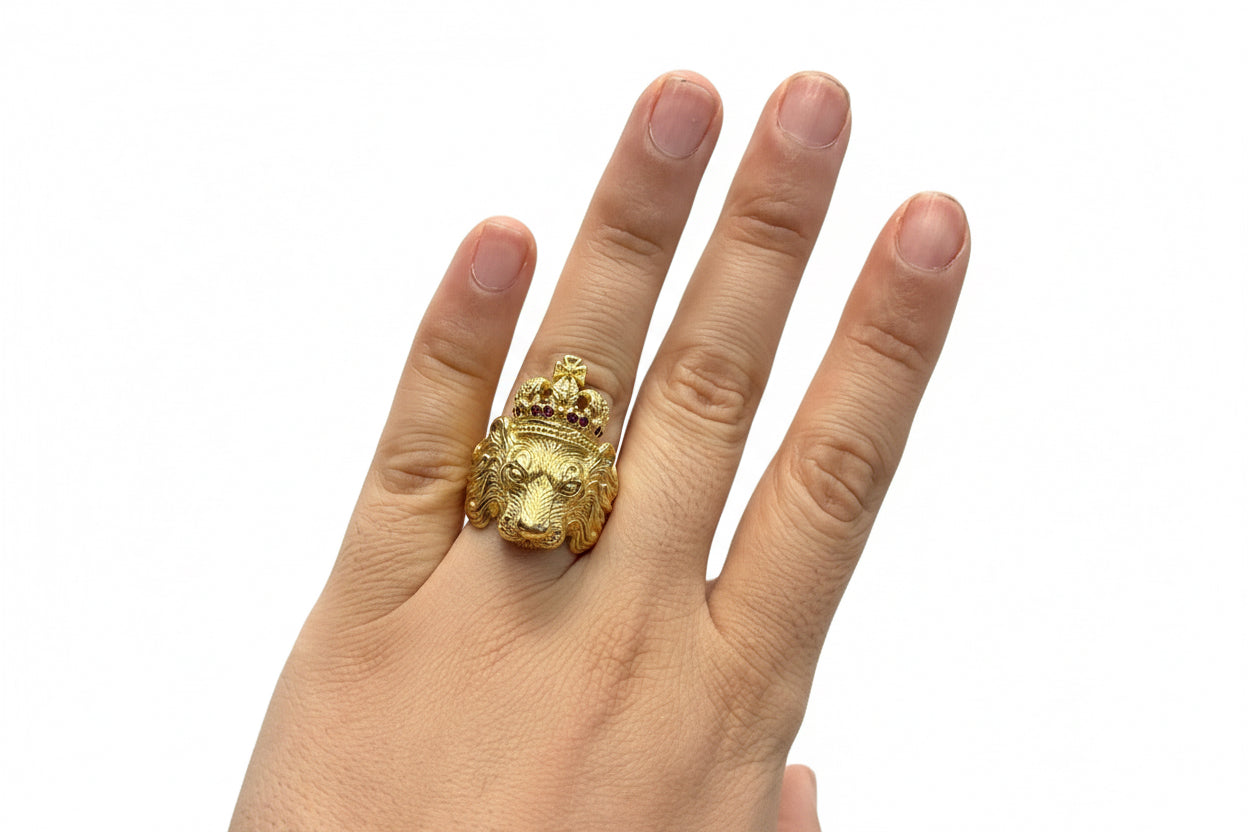 Chevalière tête de lion 🦁 avec couronne sertie de rubis en or 750/1000