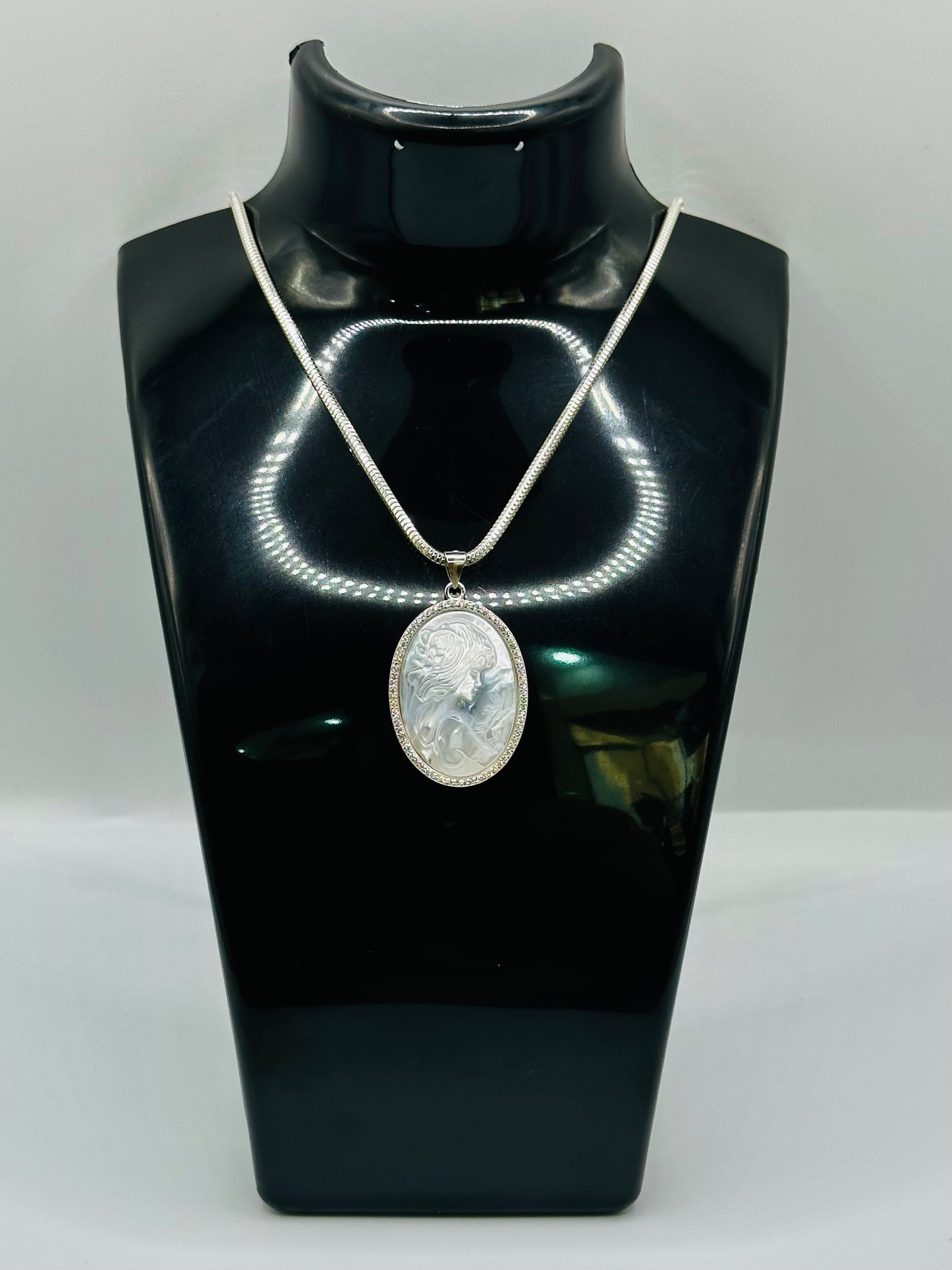 Chaîne en argent 925 avec médaille de la Vierge à l’Enfant