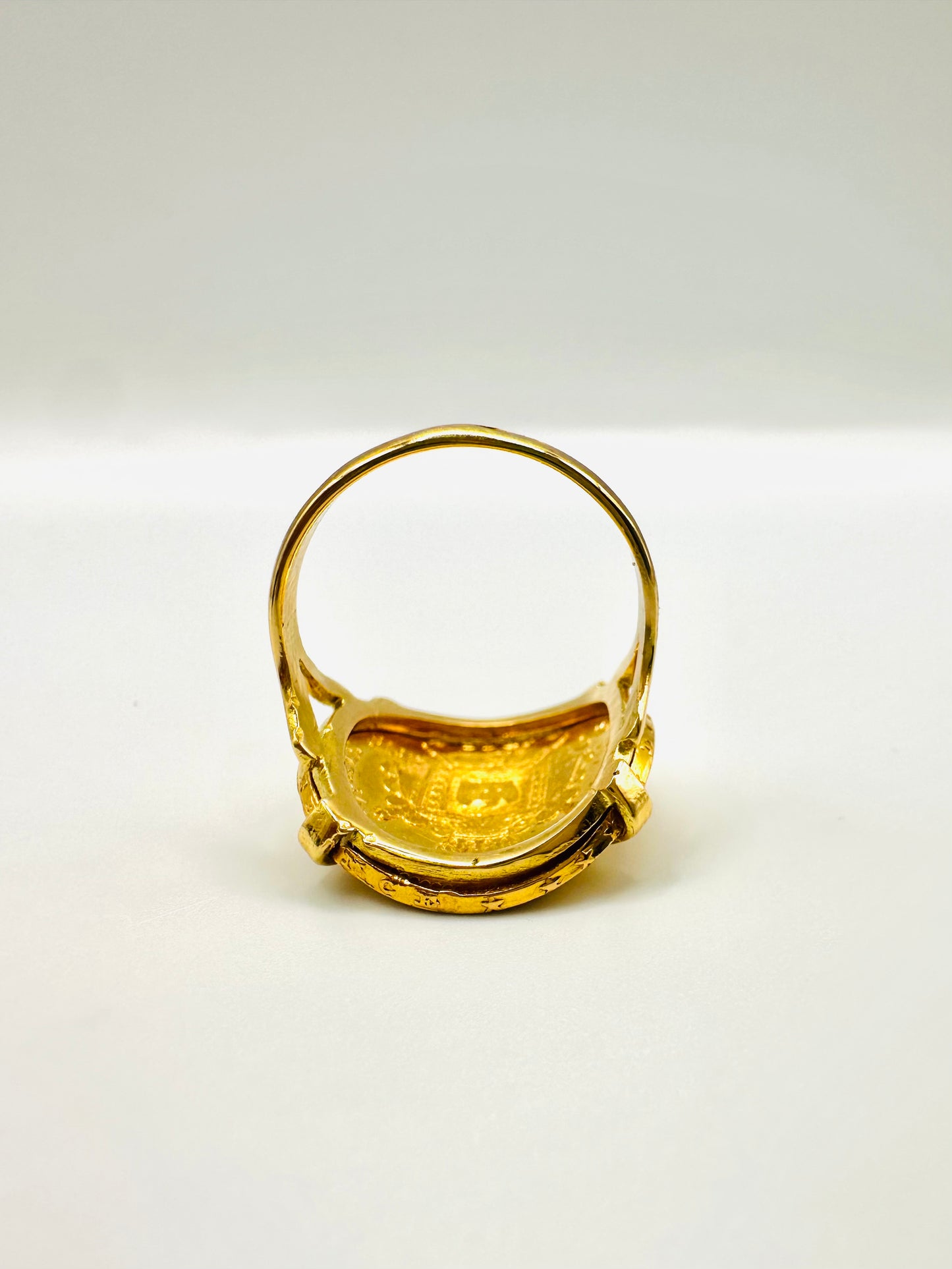 Bague Porte-Pièce Courbée “Napoléon Empire” – Or 18 et 21 carats ~ 4 griffes