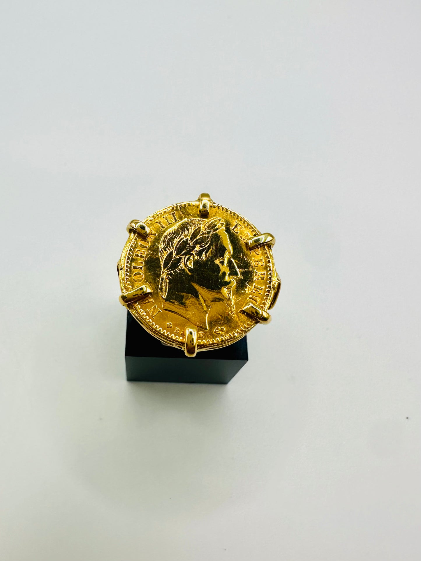 Bague Porte-Pièce “Napoléon 10 Francs” – Or 18 et 21 carats ~ 6 griffes