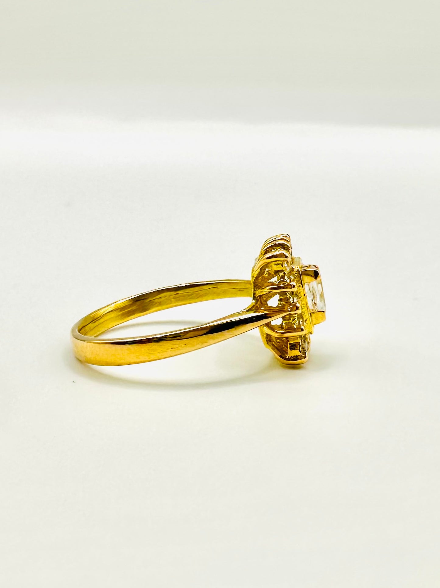 Bague Solitaire Type Auréole en Or Jaune 18 Carats