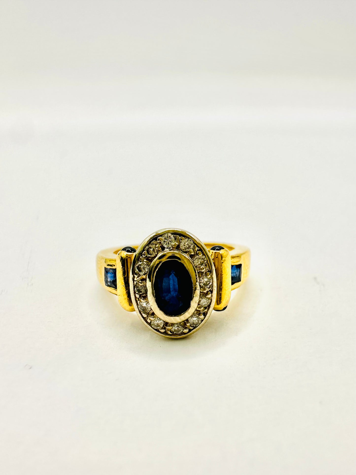BAGUE AVEC SAPHIR BLEU ET DIAMANTS OR 750/1000