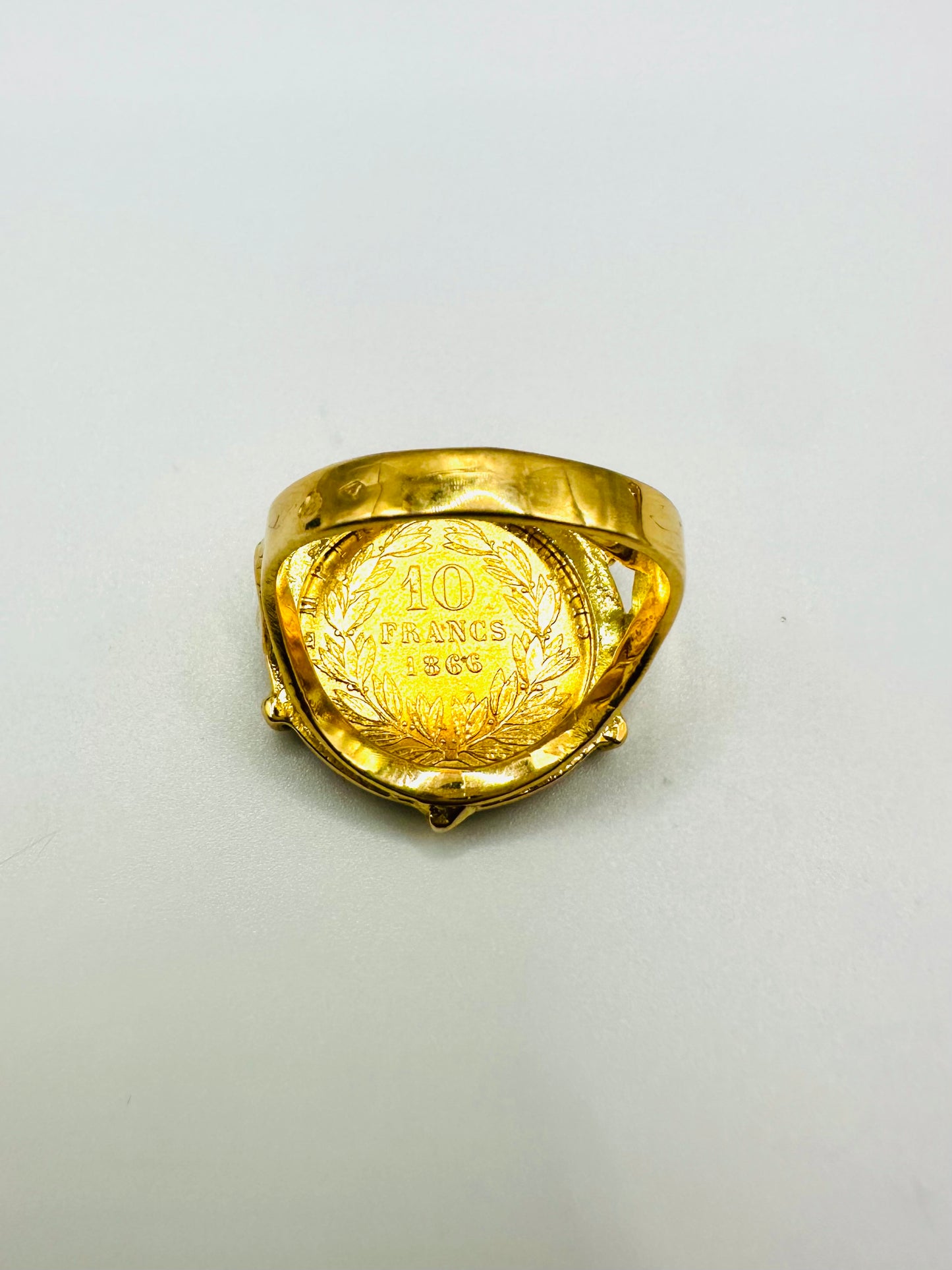 Bague Porte-Pièce “Napoléon 10 Francs” – Or 18 et 21 carats ~ 6 griffes