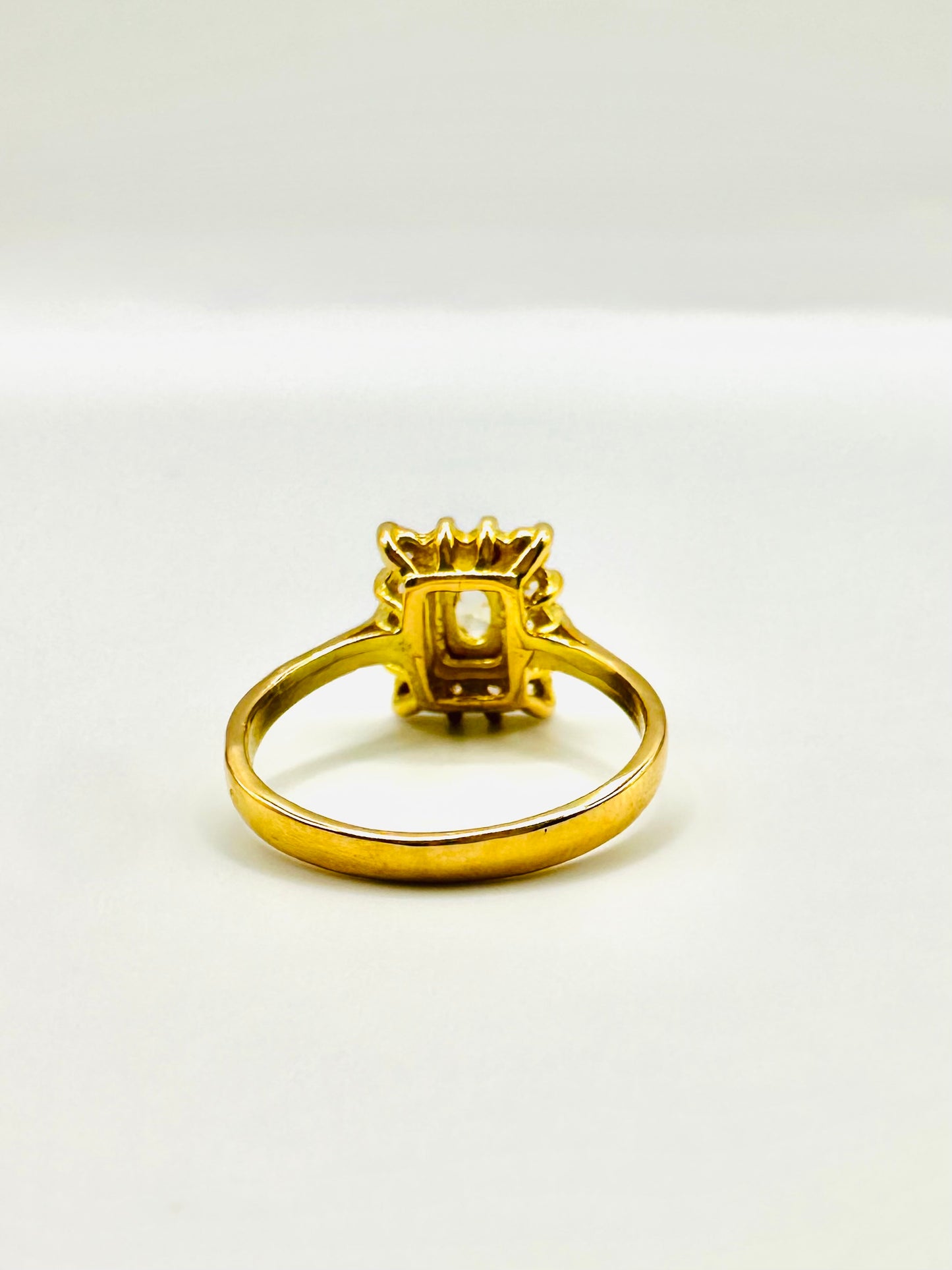Bague Solitaire Type Auréole en Or Jaune 18 Carats